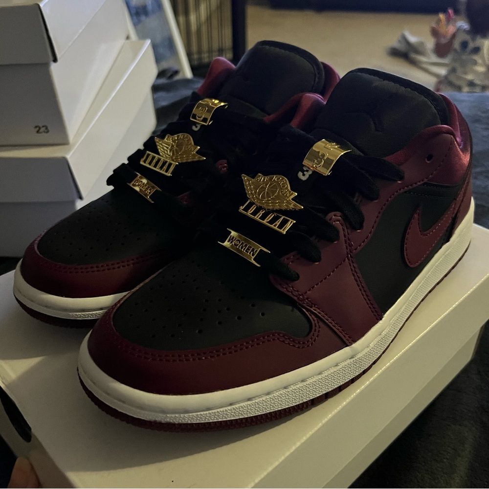 Air Jordan 1 Low Dark Beetroot 8